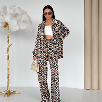 Woman silky spring summer pantsuit