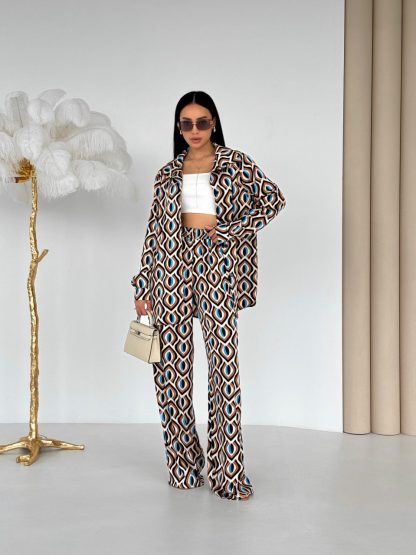 Woman silky spring summer pantsuit